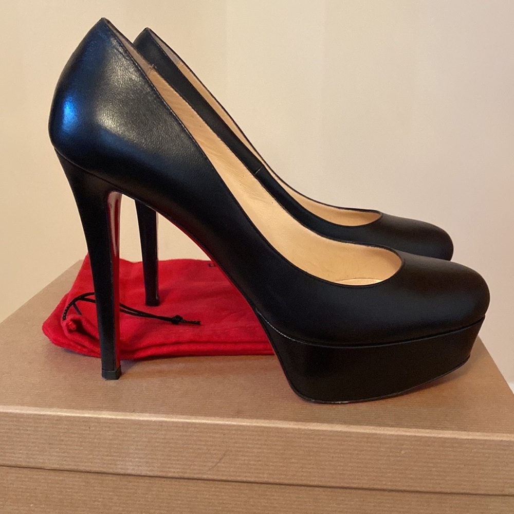 Loubutin Bianca 120  in black leather